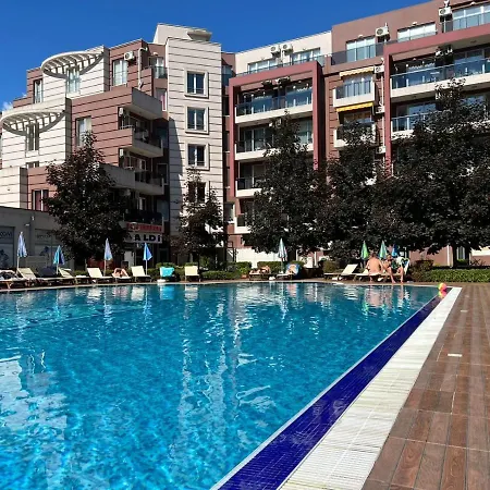 Admiral Plaza Premium Апартаменты