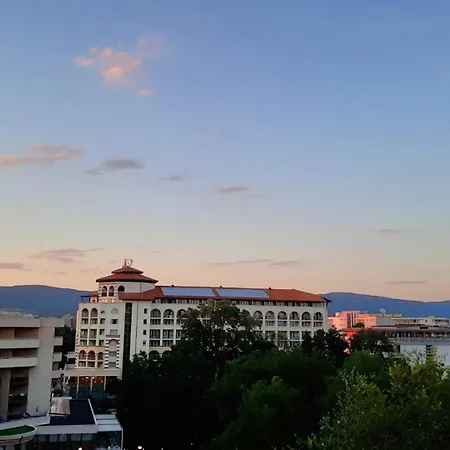 Admiral Plaza Premium דירה *